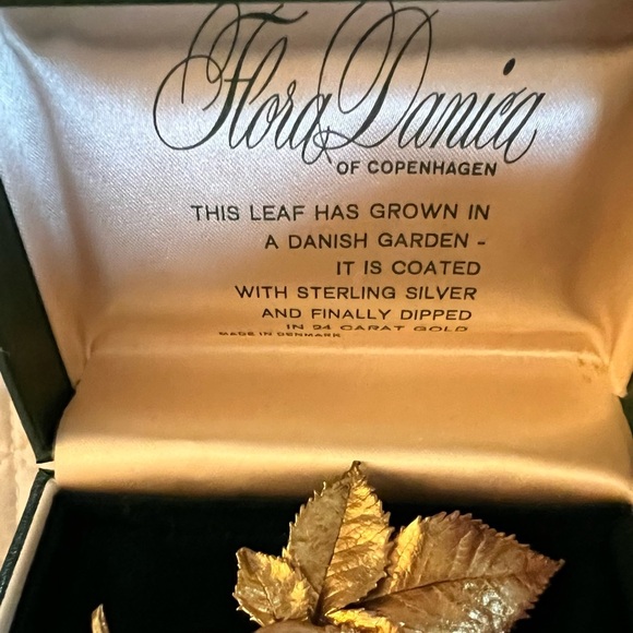 Hora Danica Brooches - Picture 2 of 2